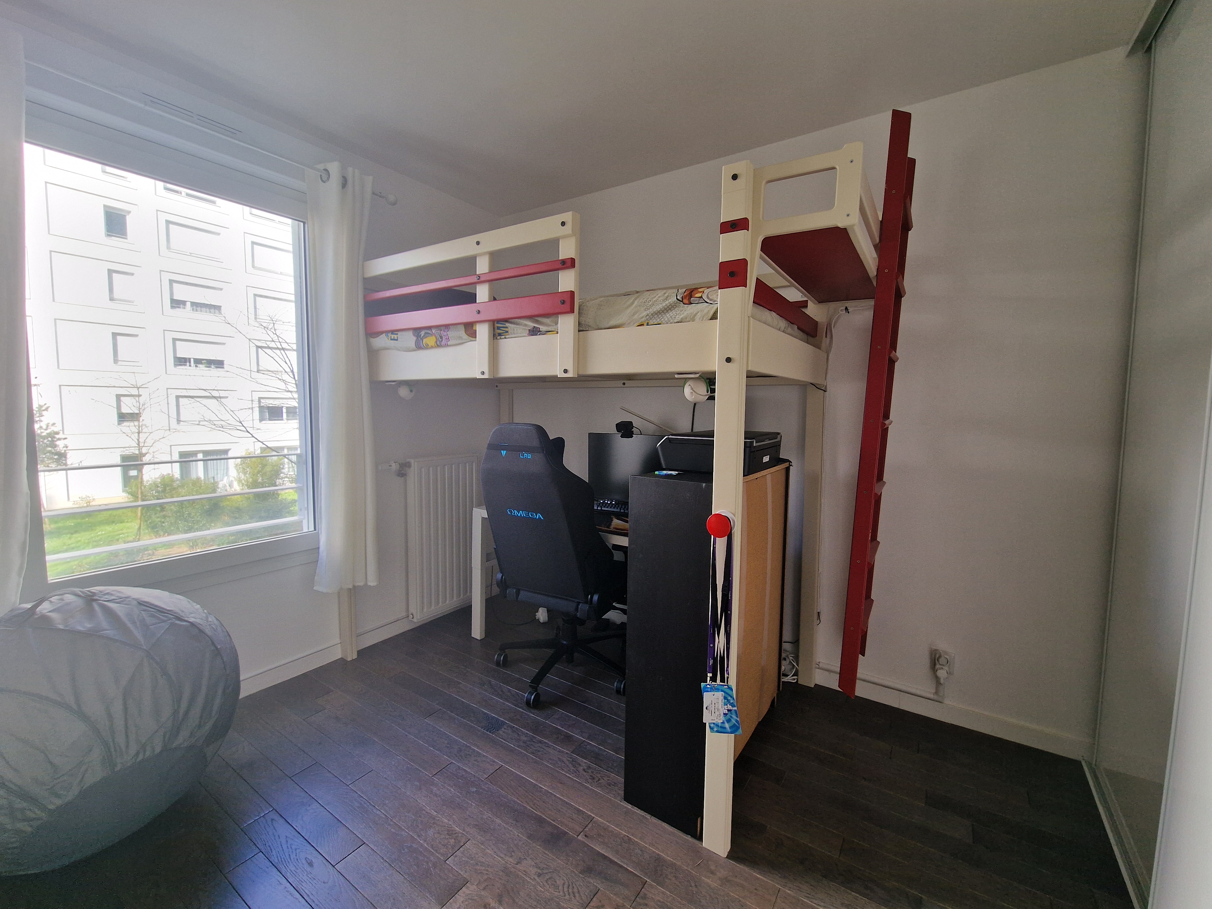 Chambre de l'étage avec lit superposé