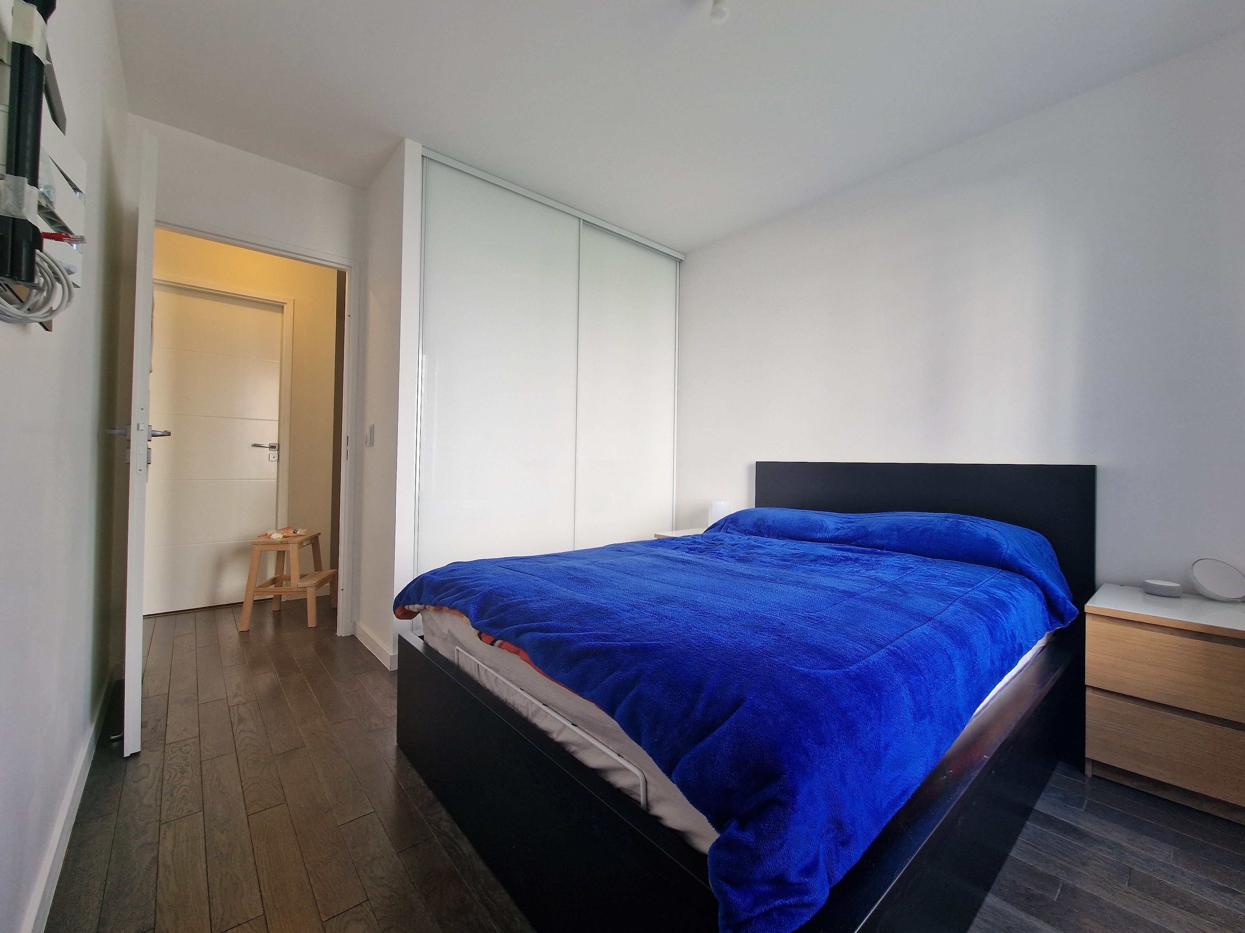 Chambre principale de l'étage (vue 2)